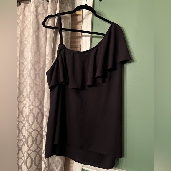 Torrid black blouse, one shoulder, size 4 - Picture 3 of 4